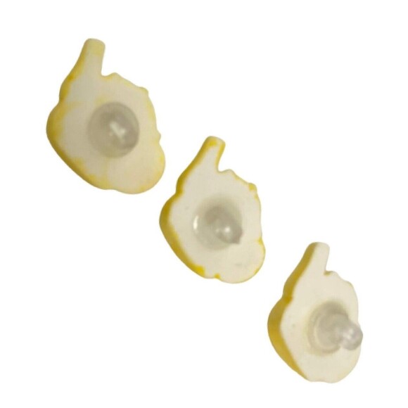 Shank Two hole Novelty Hand Painted Buttons lot of 14 Flowers Tea Pot Polar Bear - Picture 15 of 15